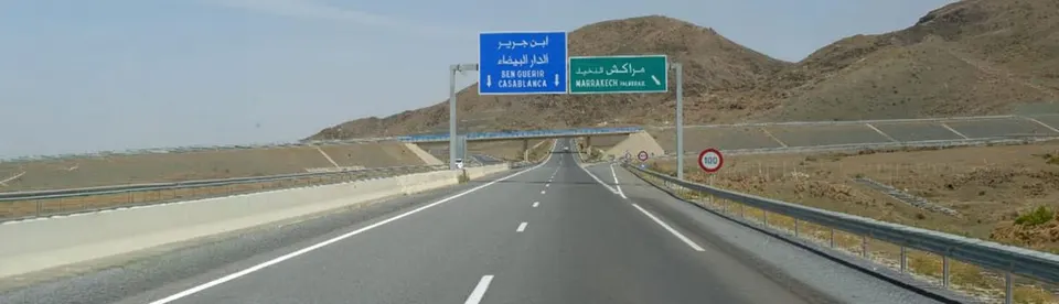 الْقِيَامُ بِنِصْفِ دَوْرَةٍ عَلَى طَرِيقِ السَّيَّارِ كَتُعْتَبَرِ مُخَالَفَةً يُعَاقَبُ عَلَيْهَا: